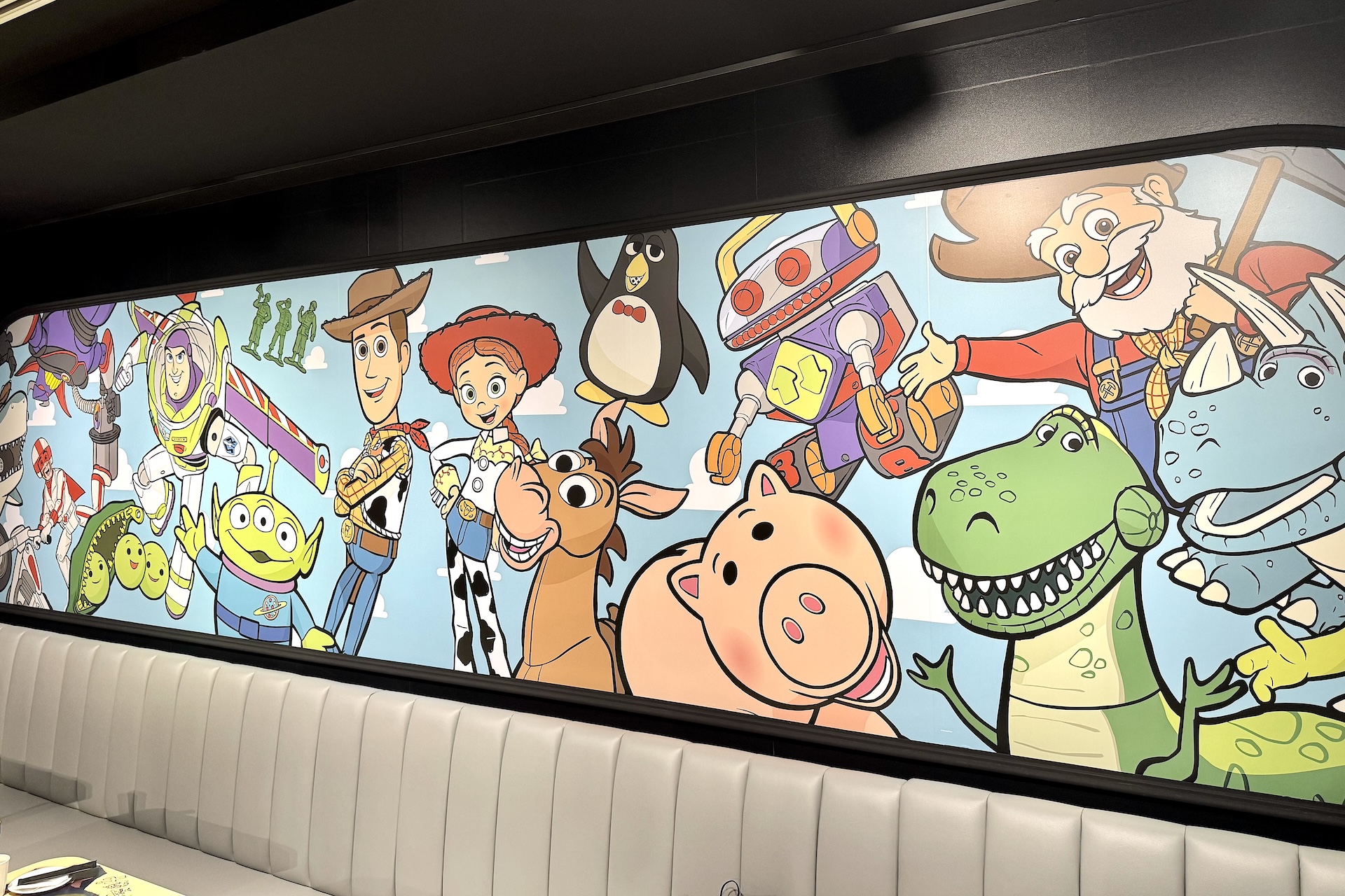 各シリーズより印象深いキャラクターたちもデザインされている