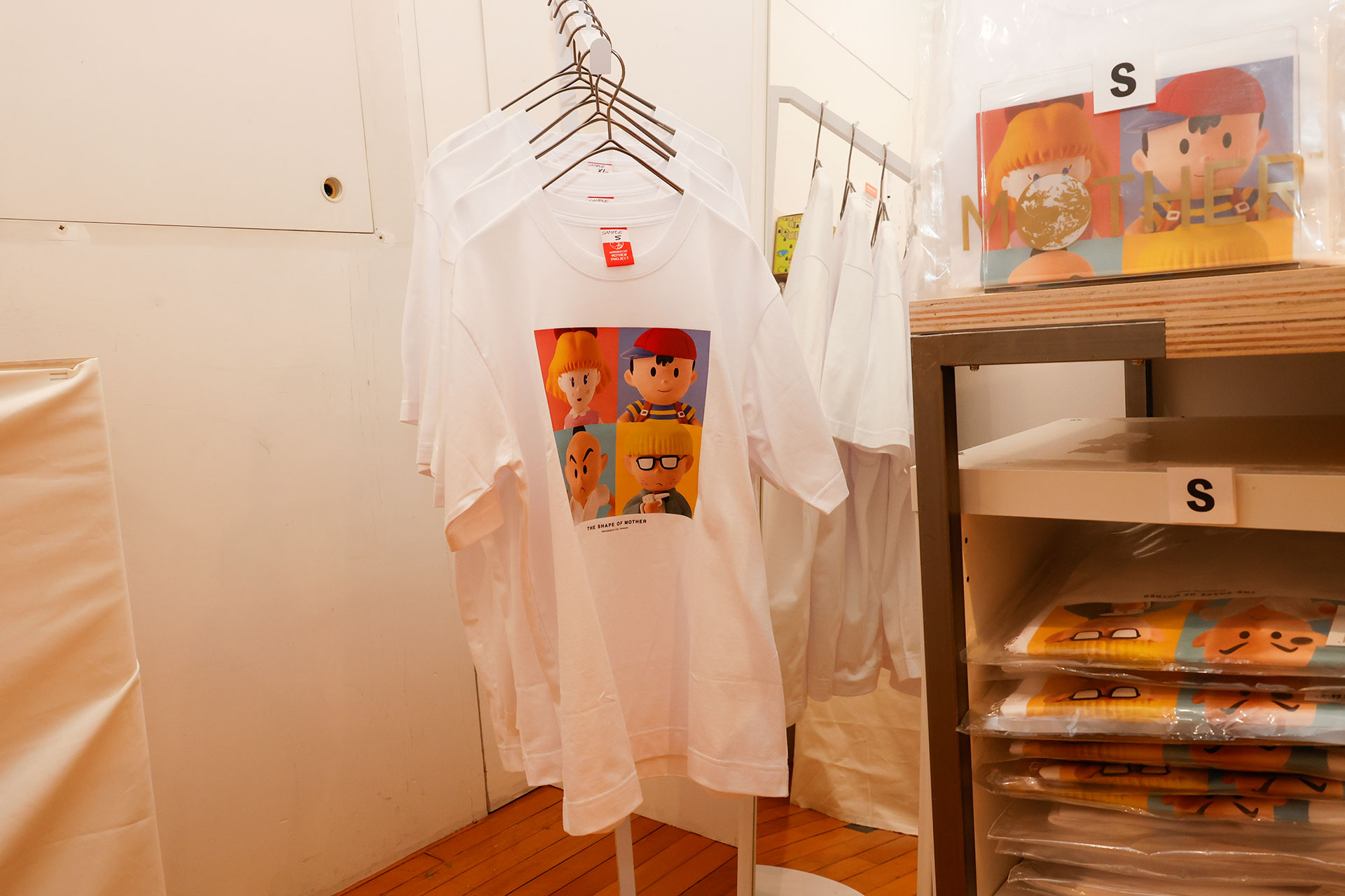 こちらは「MOTHERのかたち。」Tシャツだ（価格：5,500円）