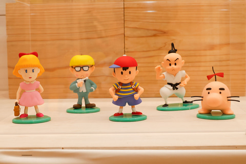 フィギュア MOTHER2 ネス&スターマンセット MOTHER2』ネスたち5体のフィギュアセットが受注販売へ！手づくり
