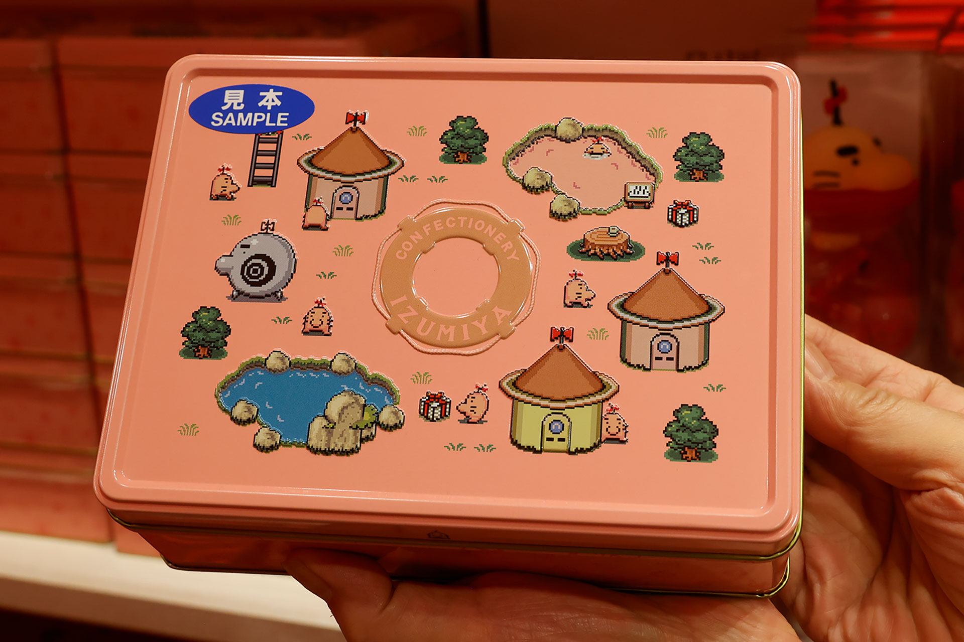 スタッフによると、意外と人気なのが「サターンバレーのクッキーボックス」だという（価格：2,808円）