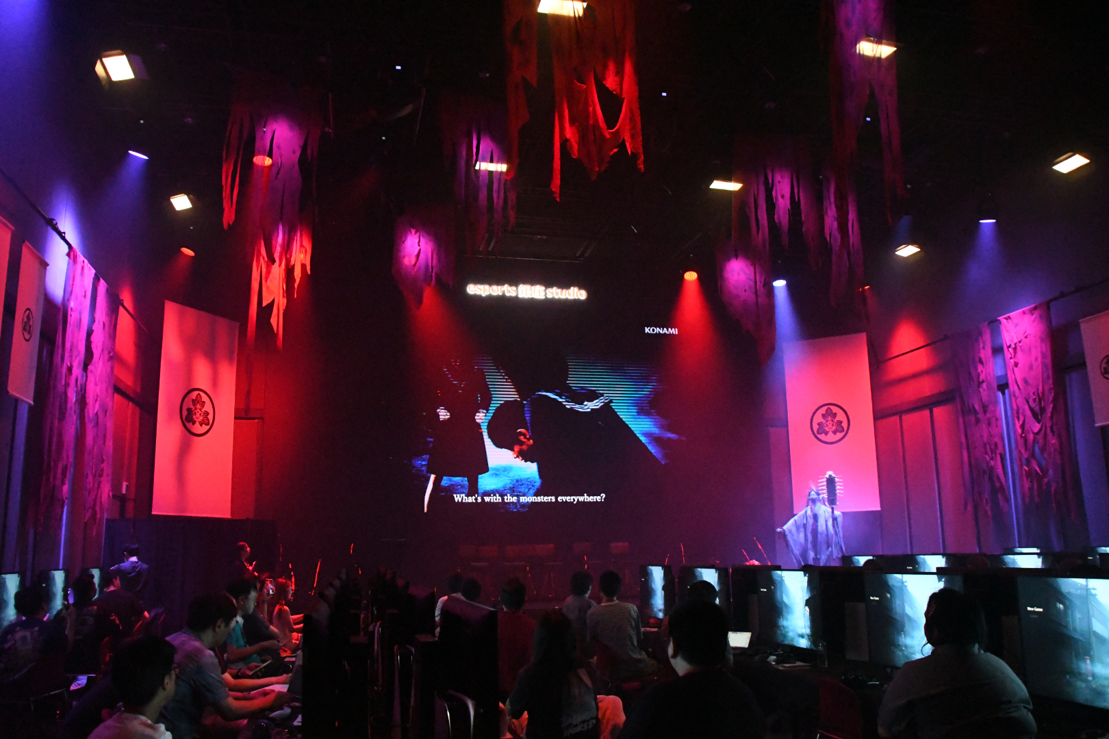 会場の中は和テイストなホラーな空間が広がっていた