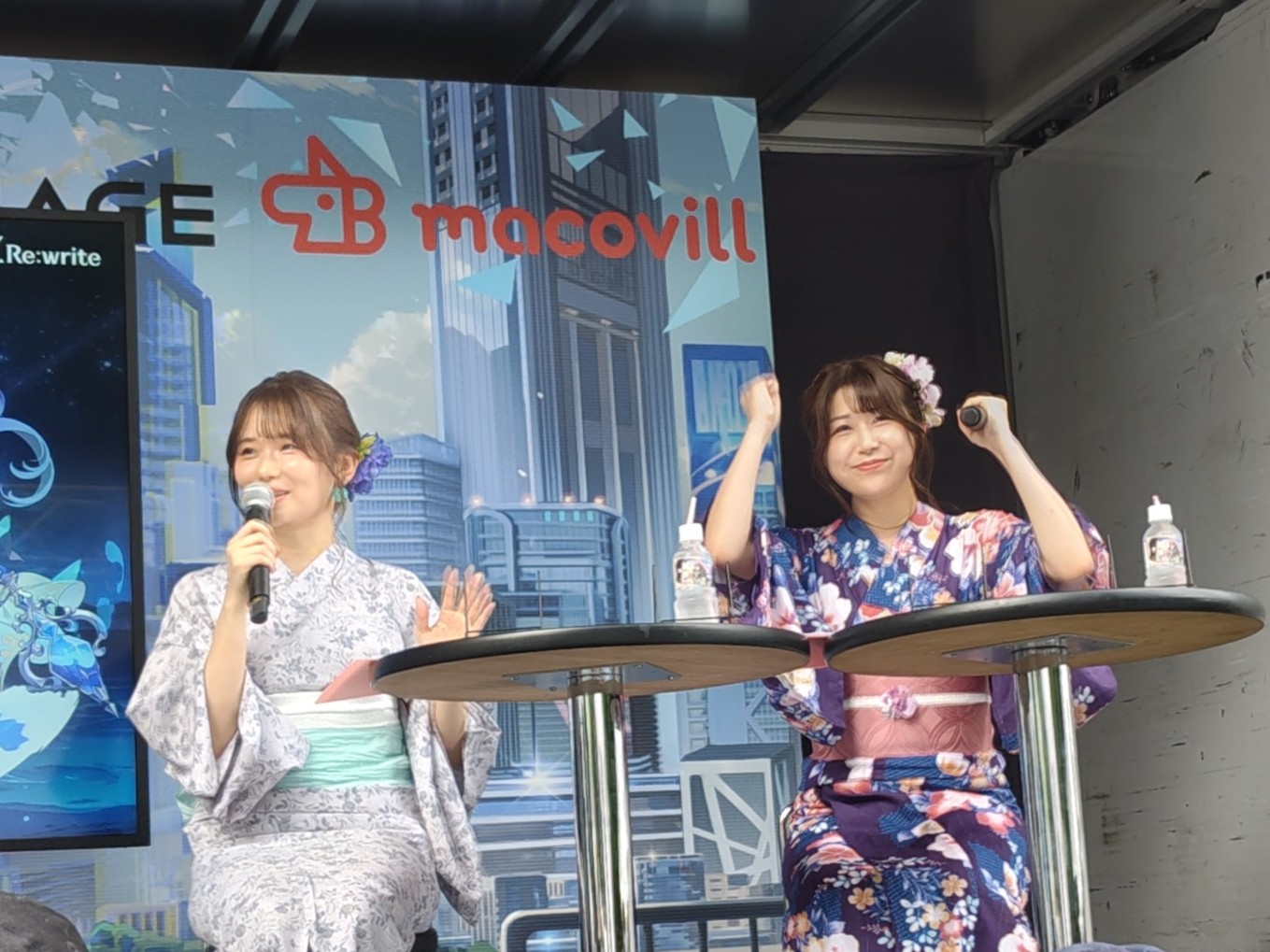 本作にてコネティー役を担当するささきのぞみさん、エルメラルダ役の早瀬ゆりさんが登壇し、トークやイラスト披露などで会場を盛り上げた