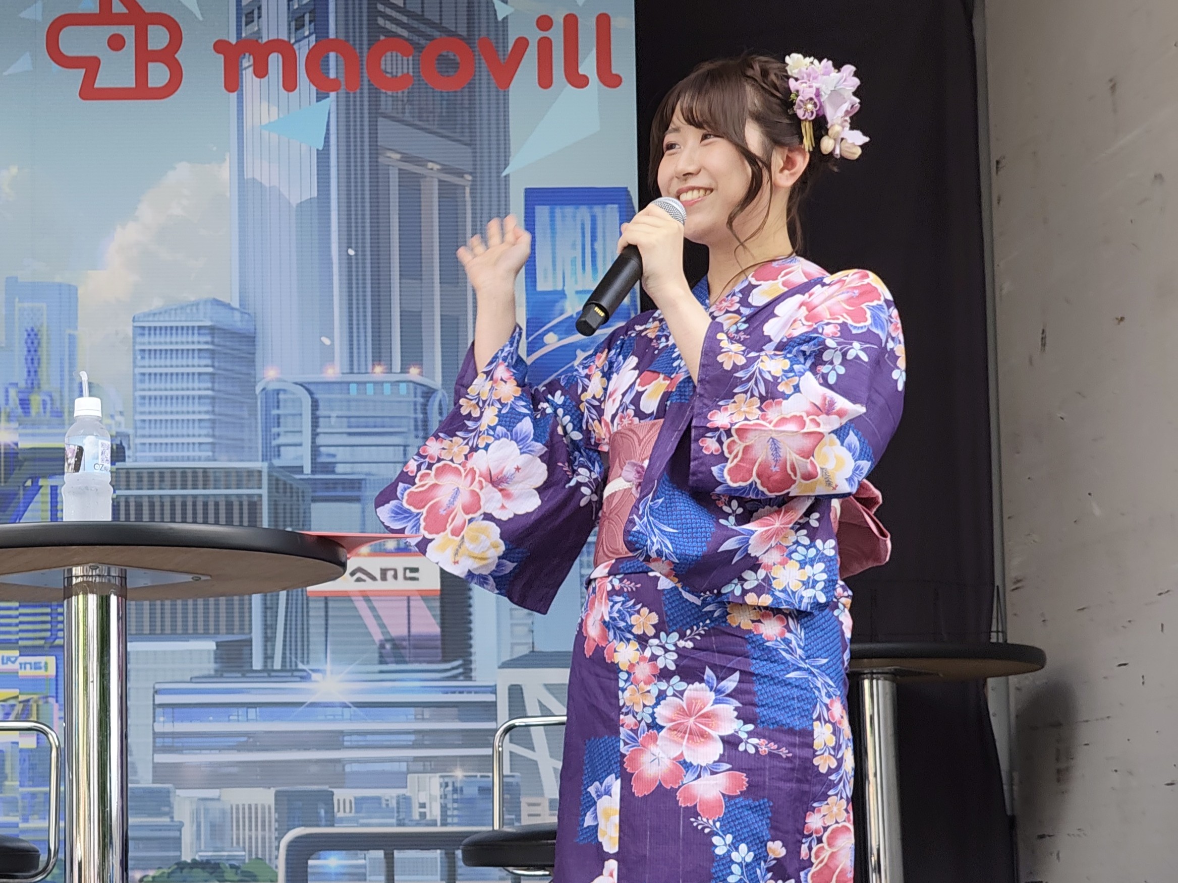 エスメラルダ役の早瀬ゆりさん。リリース前の映像やゲーム画面などに感動し、気合いを入れておしとやかなエスメラルダの収録に臨んだという