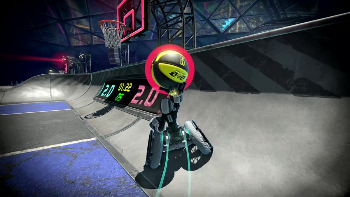 ボールを保持しすぎていると警告が発され、最終的にはボールをロストしてしまう。制限時間内にシュートを打つことが重要だ。また、シュートの精度を高めるには、リングに向かって投げる車体の角度も重要で、リングにできるだけ正対するような立ち回り、車体を操るテクニックが必要となる