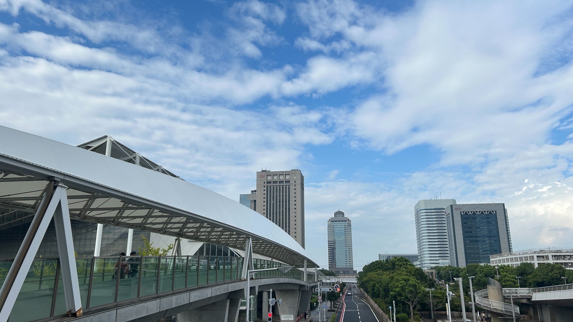 台風接近の報道もあったが、ファンと英霊たちによる祈りの力のおかげか、直前で台風の進路が変更して無事開催された。逆に台風が接近したおかげて気温が下がり、当日は比較的快適な中で、会場まで足を運ぶことができた