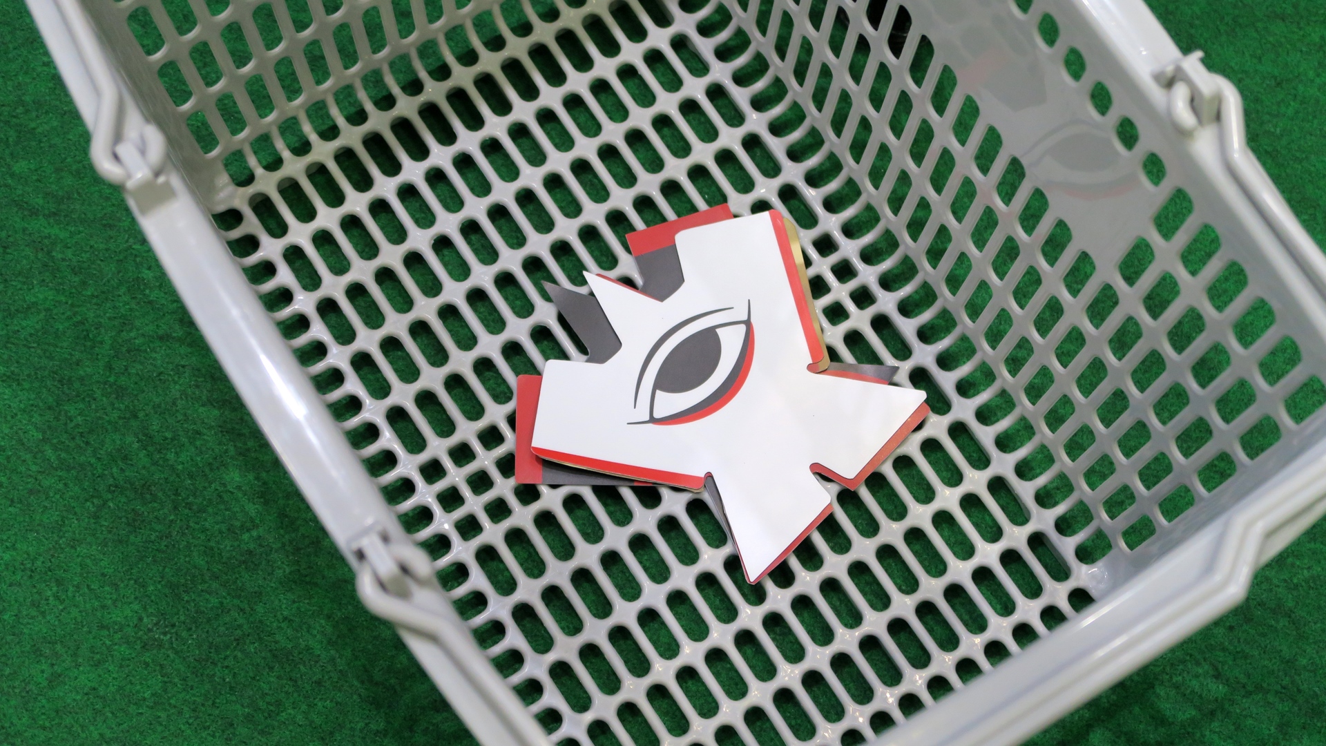 道満から借りた呪符で、森に潜むエネミーを撃退するゲーム。呪符を3回投げて、くっついたエネミーで獲得ポイントが決まる。 (ゴースト1点、猫2点、猿3点)。参加者は獲得特典によってノーマルまたはホログラムのスぺース･エレシュキガルステッカーを獲得できる