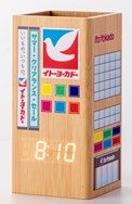 「【光る】アラームクロックペンスタンド」価格3,278円/販売日：8月9日～なくなり次第終了