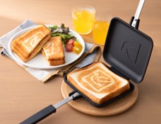 「ハト柄ホットサンドメーカー」価格3,278円/販売日：8月9日～なくなり次第終了