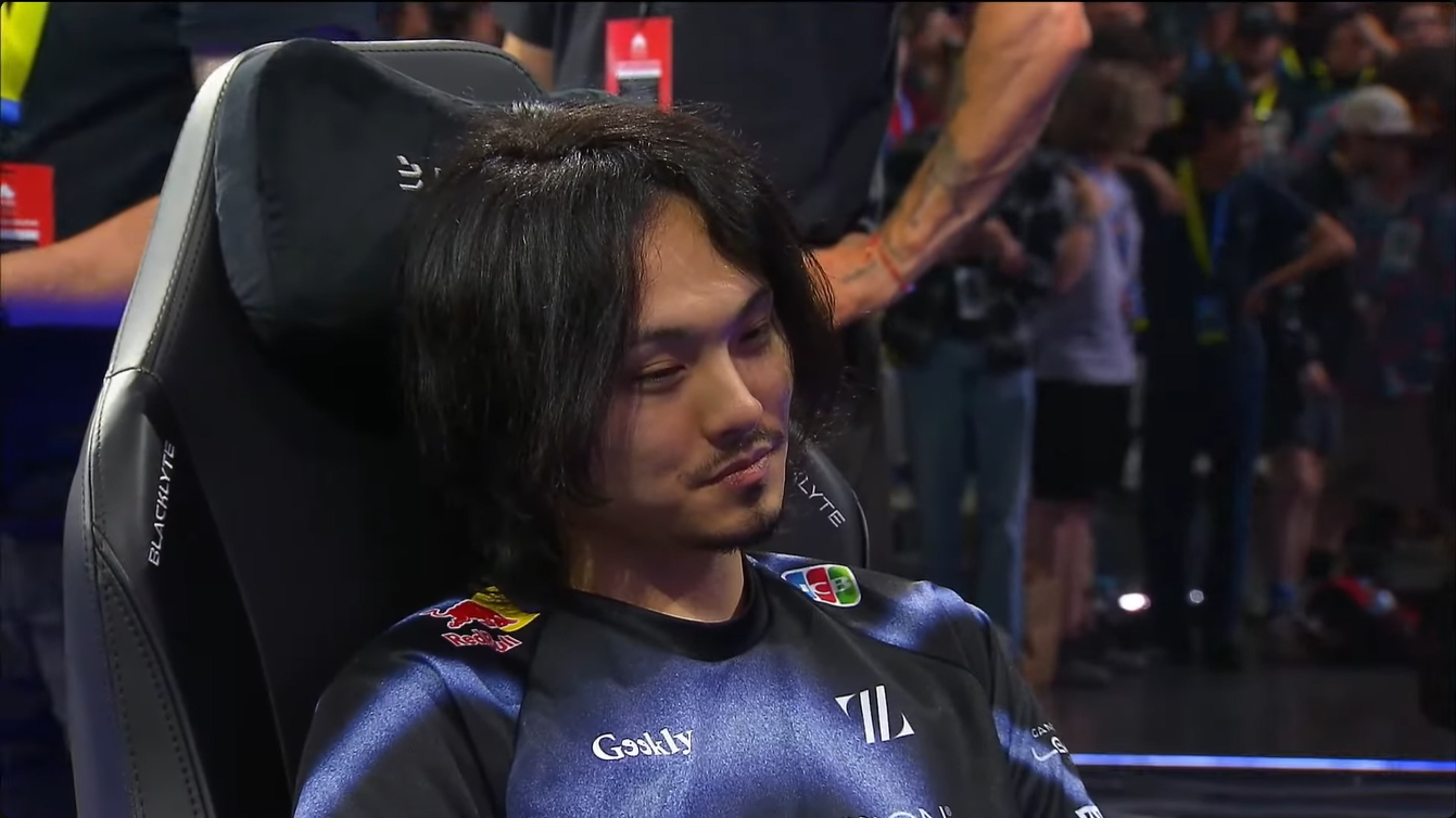 負けてしばらく椅子で何かを考え込む翔選手