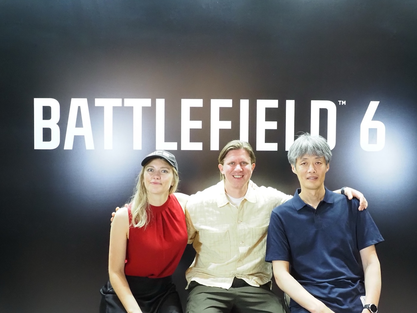 左から開発ディレクターのAnna Norrevik氏、ゲームプレイデザイナーのJac Carlsson氏、シニアテクニカルアーティストのMakoto Tanaka氏