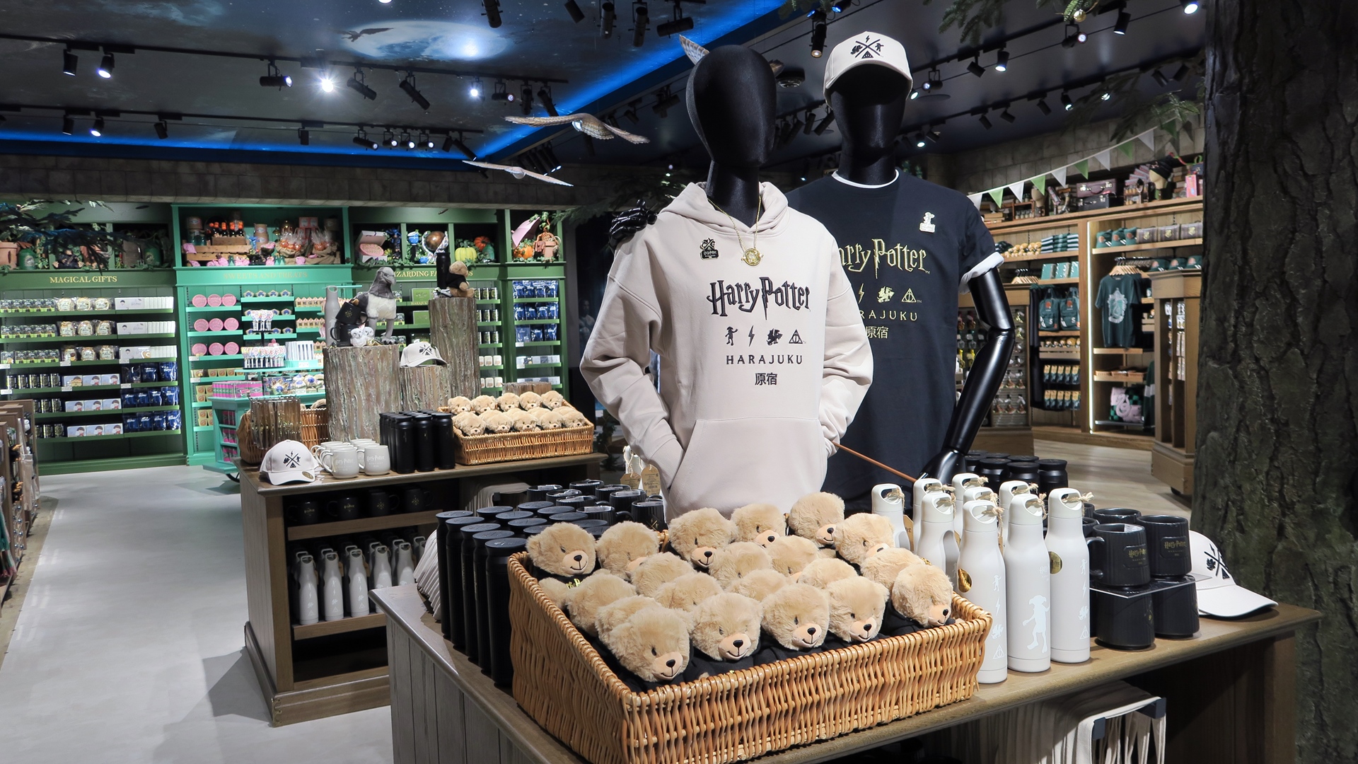 原宿限定グッズには“HARAJUKU”と“原宿”の文字が刻印されている