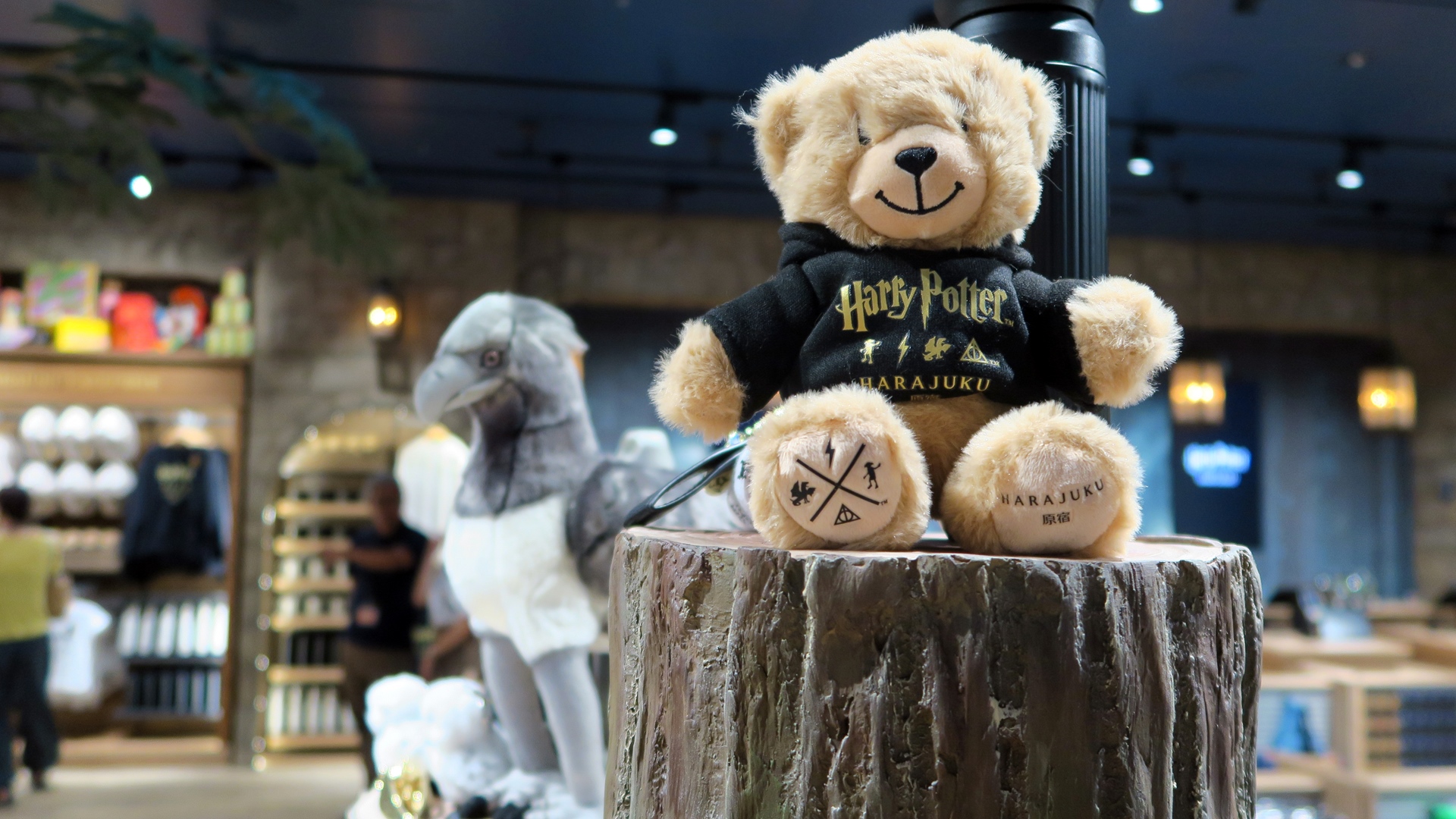 原宿限定グッズには“HARAJUKU”と“原宿”の文字が刻印されている