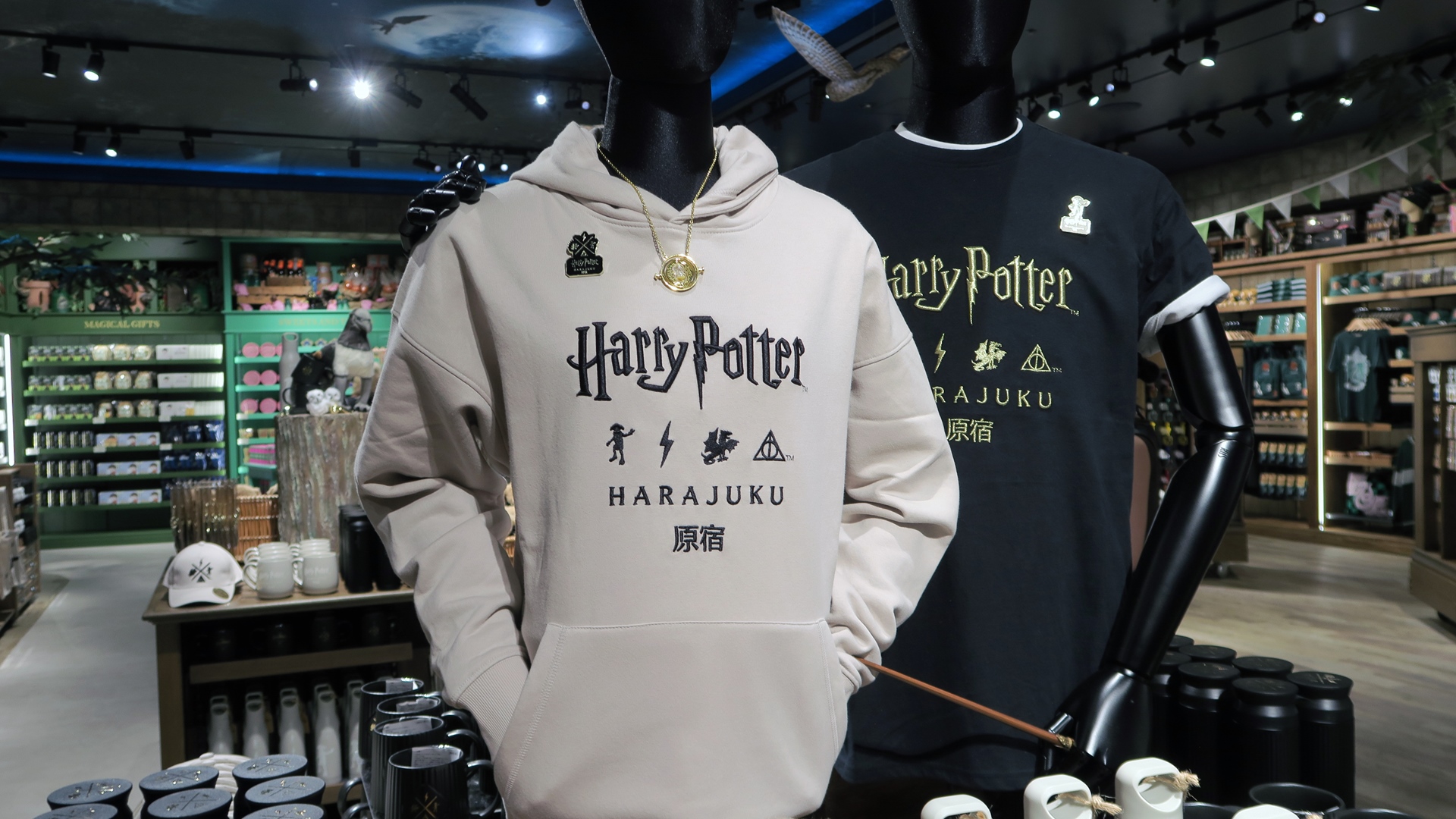 原宿限定グッズには“HARAJUKU”と“原宿”の文字が刻印されている