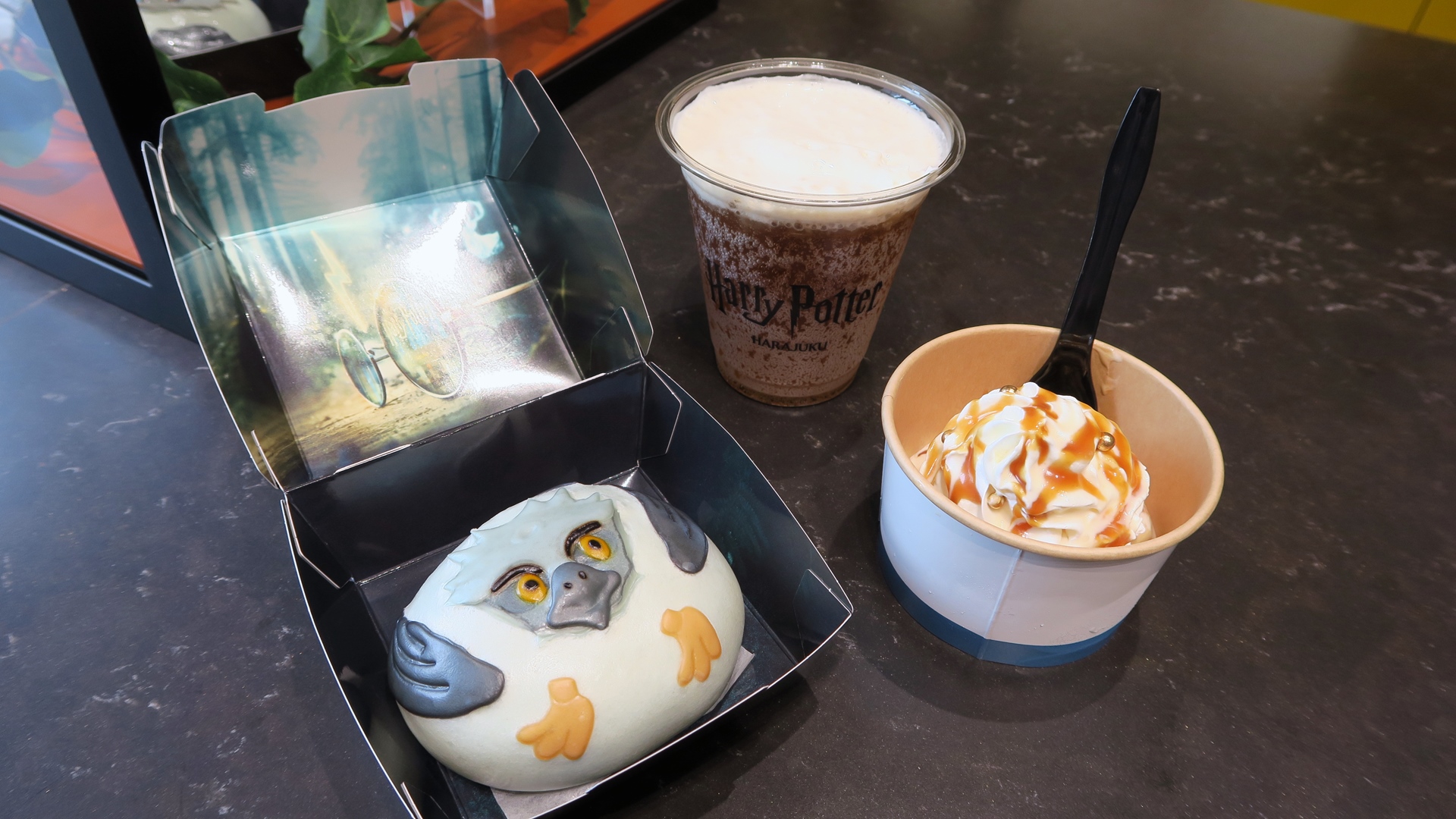 「バタービールバー」のフードやドリンク