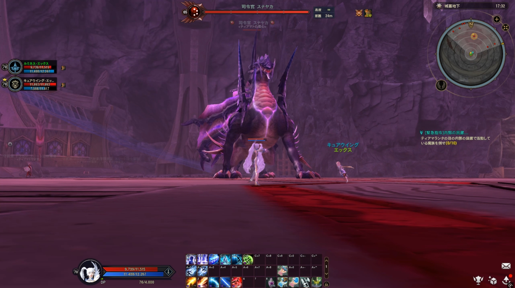 RVRレイドボスのひとり「司令官スナヤカ」。大量のモンスターが蠢くフィールドで、天魔入り乱れて戦うことになる。遠目でもデカい