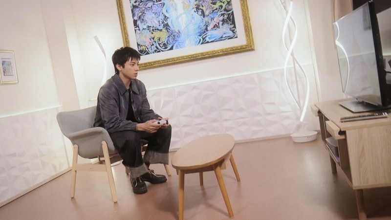 「モンスターハンター」をプレイする山田裕貴さん