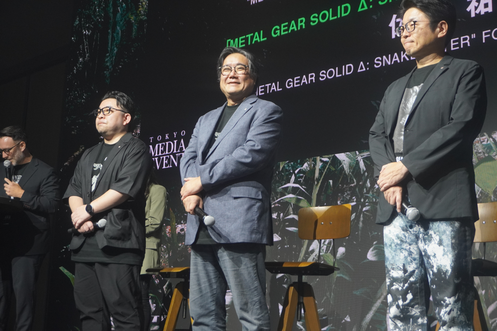 左から「FOX HUNT」担当ディレクターの佐原祐氏、「METALGEARシリーズ 制作プロデューサーの岡村憲明氏、クリエイティブプロデューサーの是角有二氏
