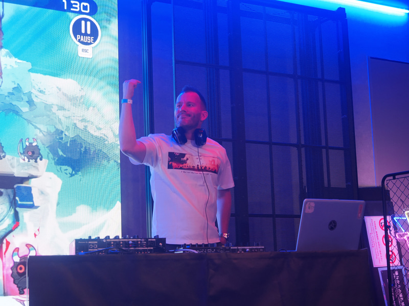 イベントではライブDJも披露された