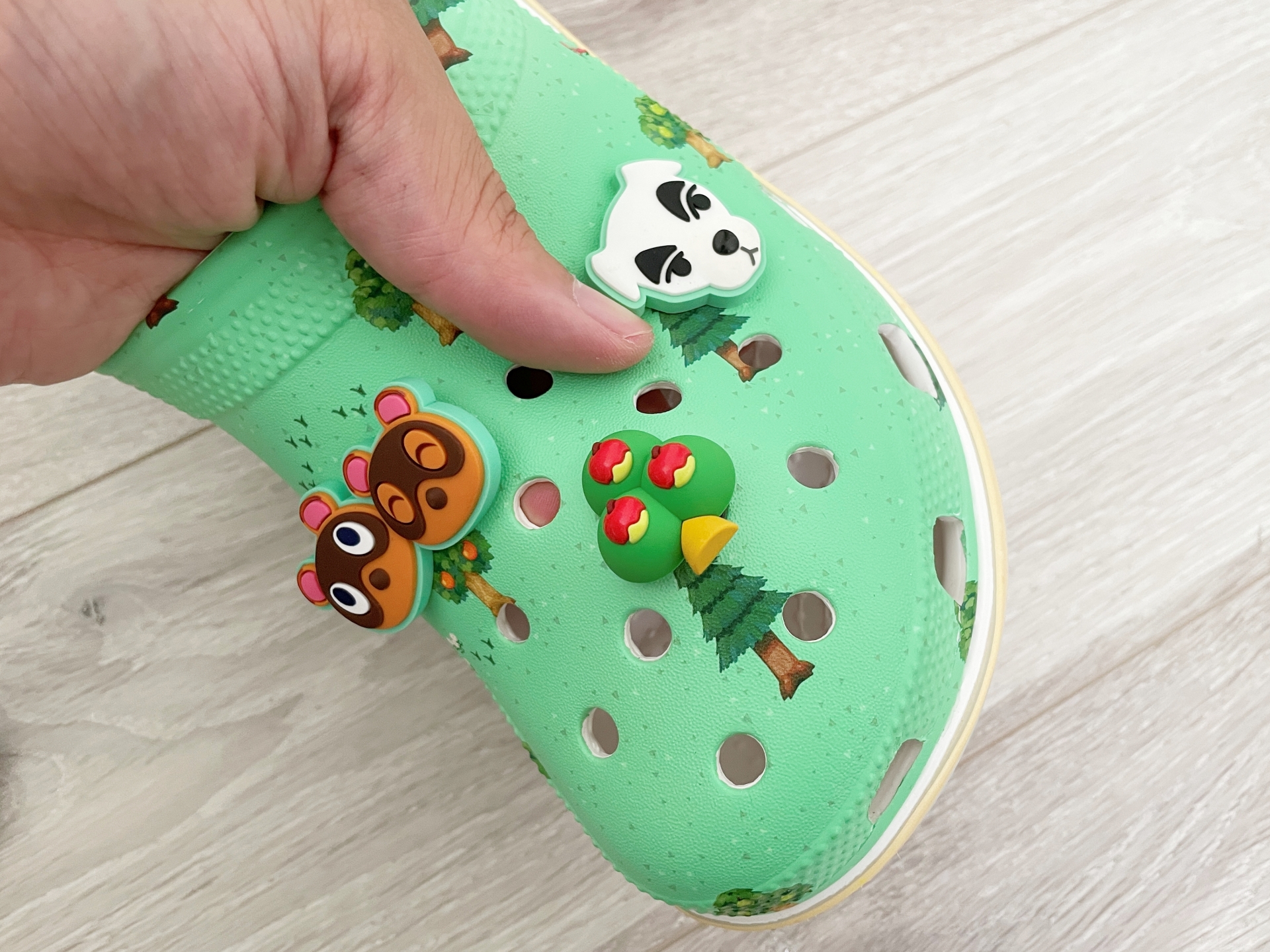 ジビッツ チャームは下から押し上げるようにすると簡単に外れる