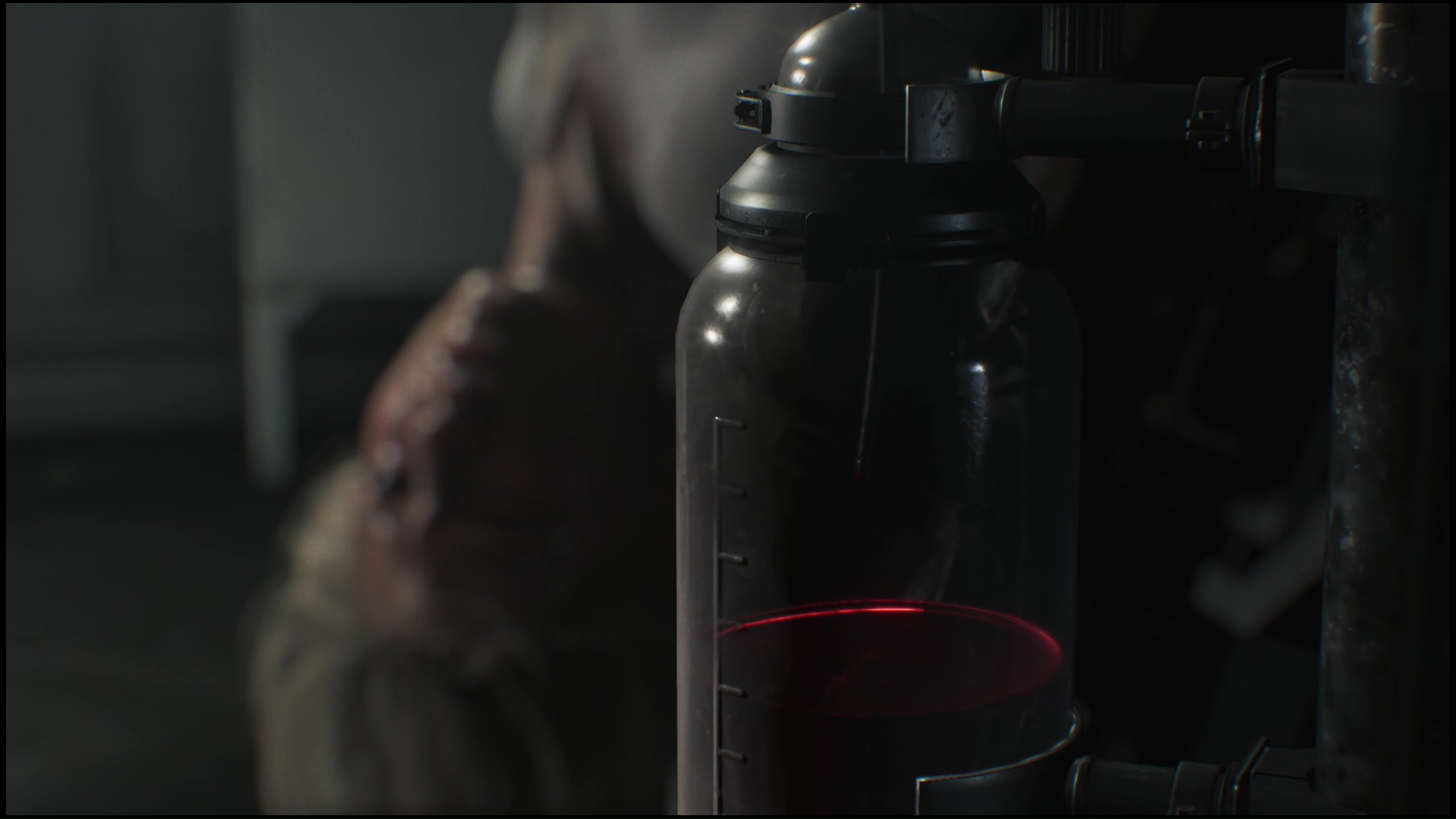 身体から血液が抜かれている。一体何の目的があるのだろうか……