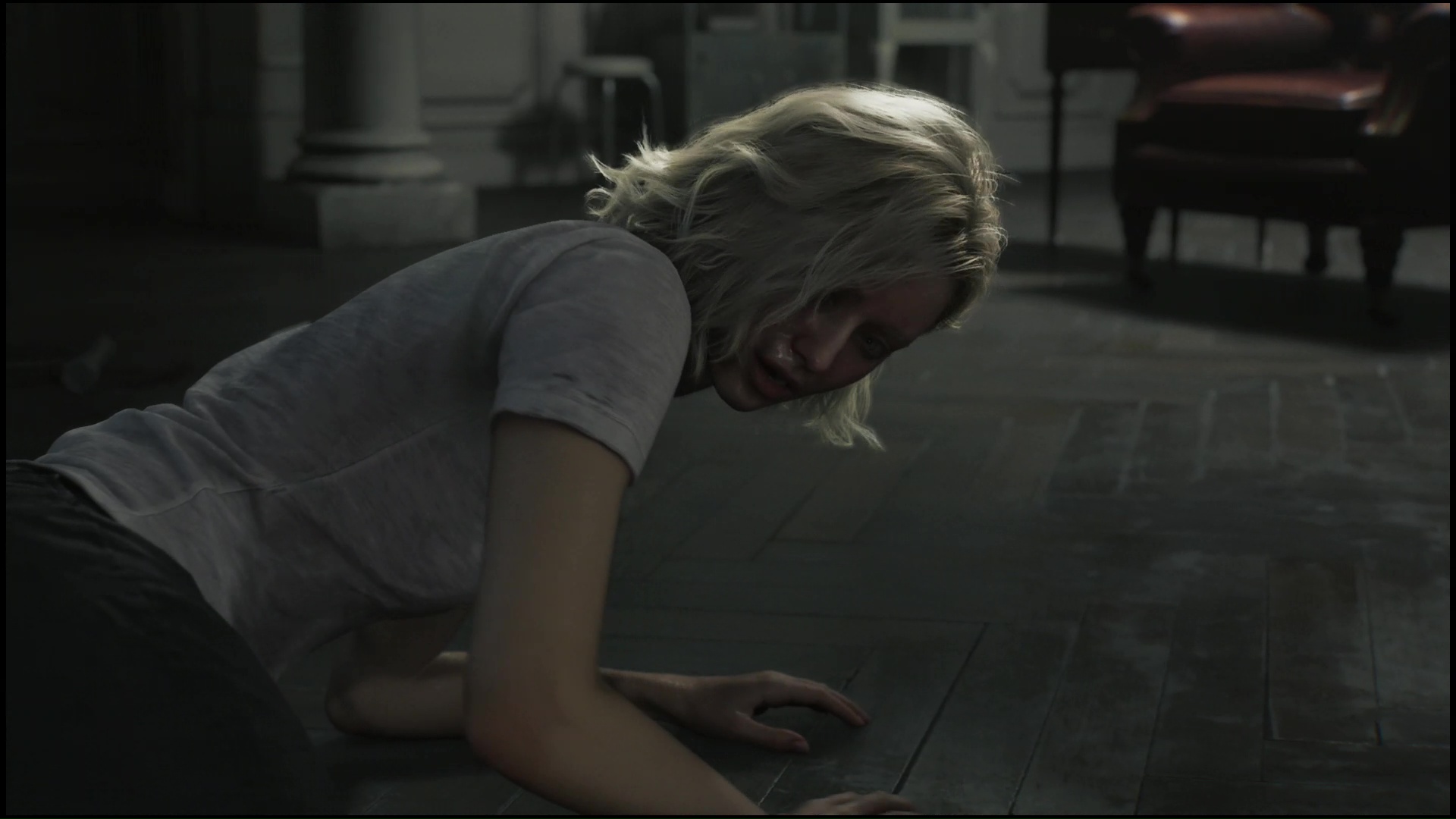 割れた瓶でなんとか脱出に成功するグレース