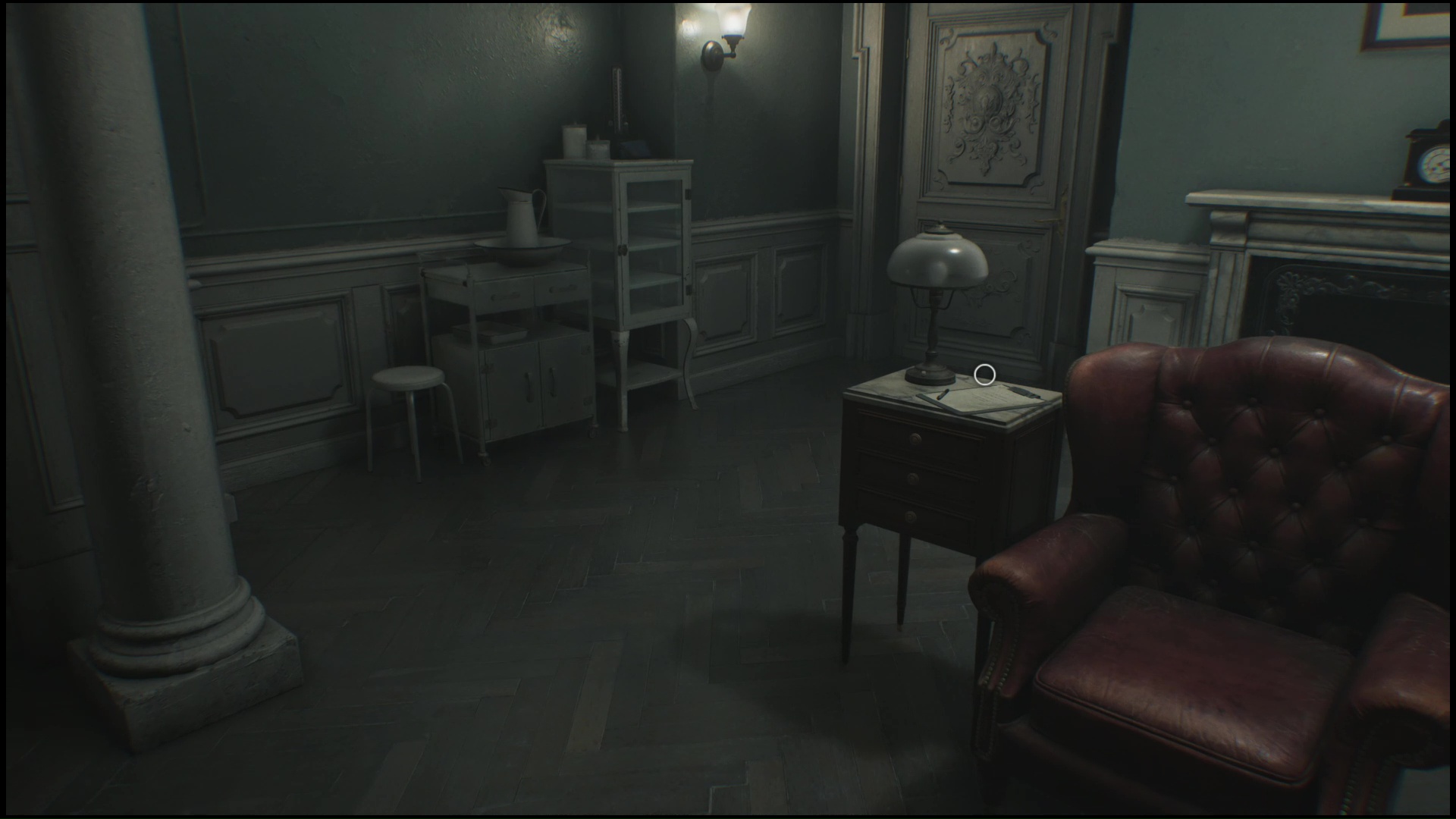 通路はとにかく暗く、先に進む足取りがかなり重くなる