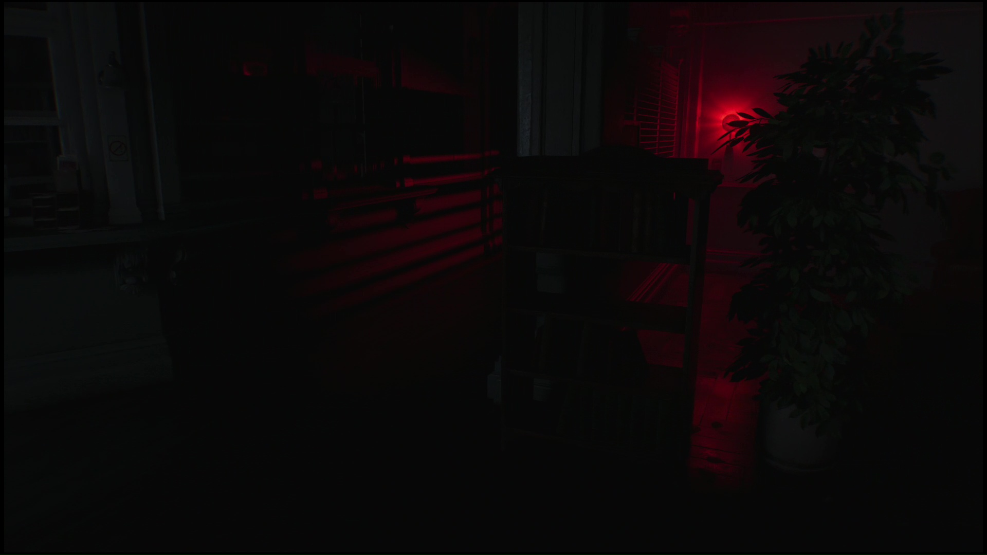 通路はとにかく暗く、先に進む足取りがかなり重くなる