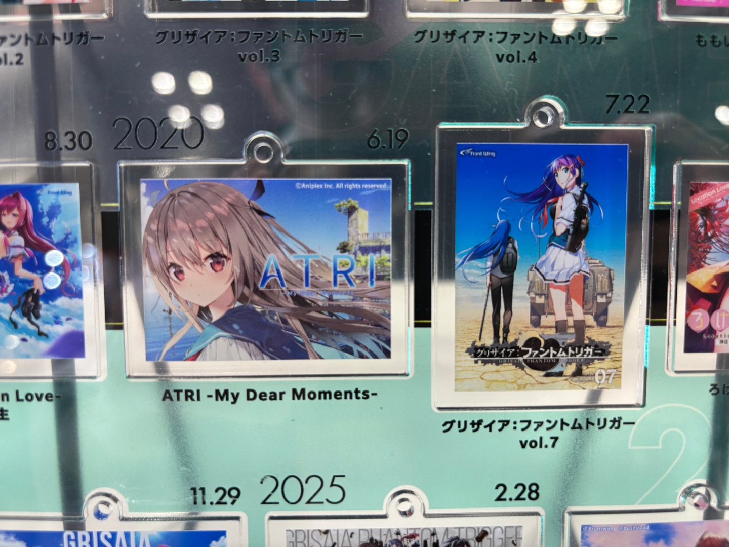 こちらはゲームのパッケージデザインを使ったアクリルキーホルダー。会場ではランダム16種で価格は1個500円