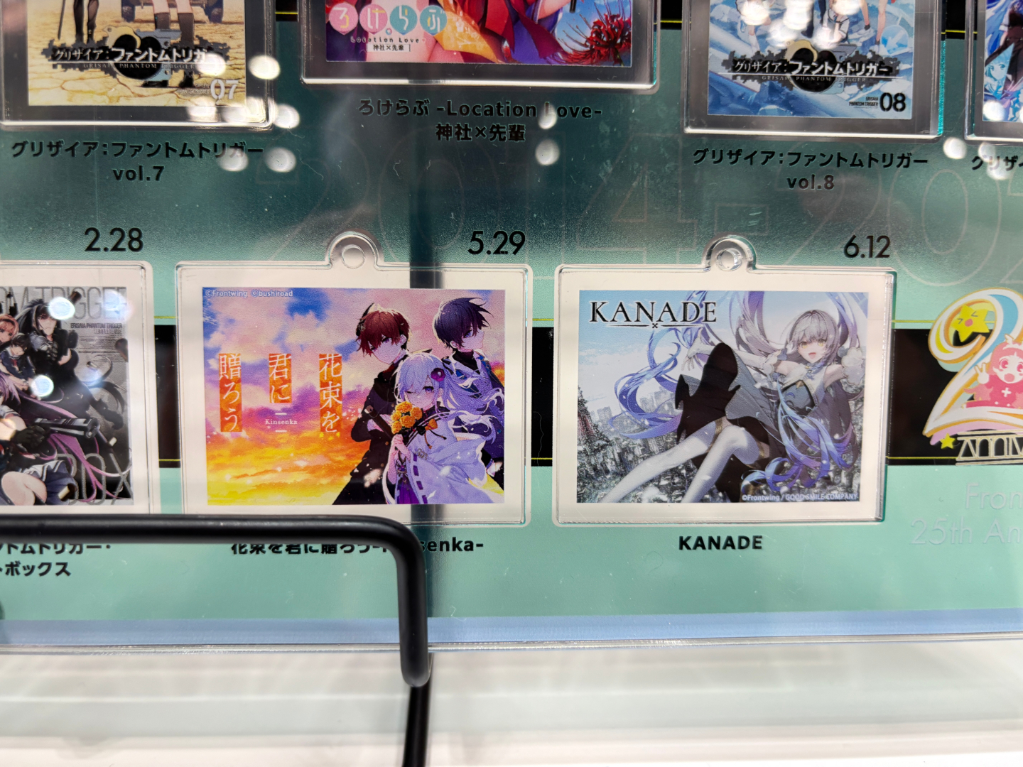 こちらはゲームのパッケージデザインを使ったアクリルキーホルダー。会場ではランダム16種で価格は1個500円