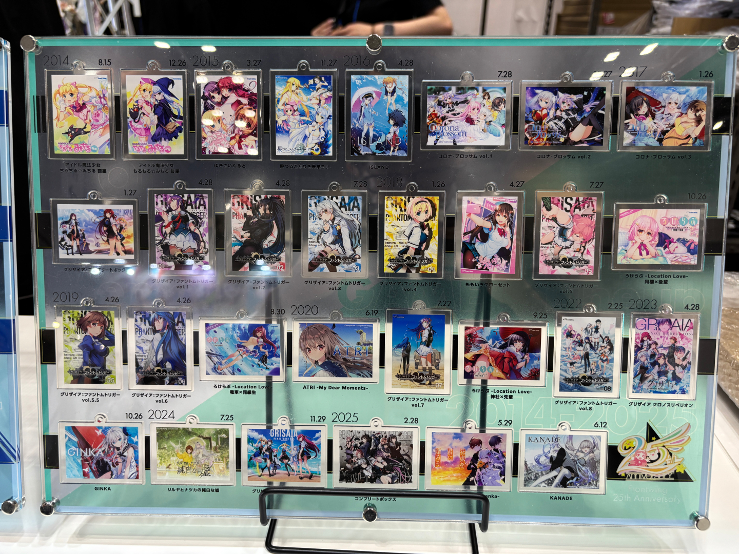 こちらはゲームのパッケージデザインを使ったアクリルキーホルダー。会場ではランダム16種で価格は1個500円