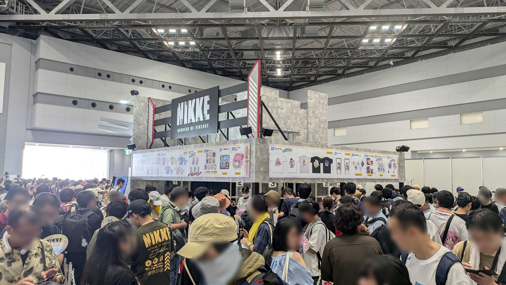 大混雑の「NIKKE」ブース