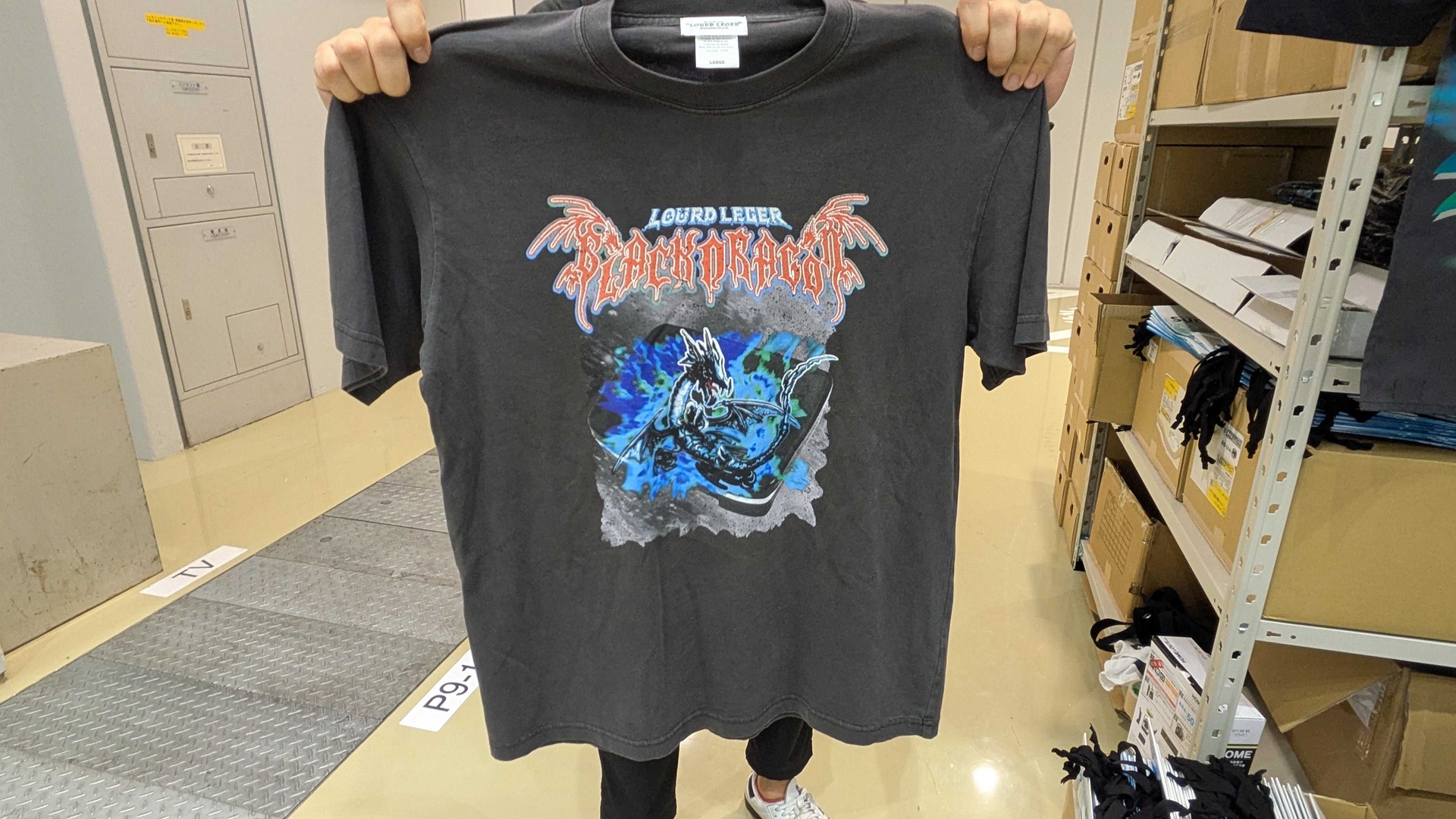 ボクサーパンツやバンド風Tシャツなどもあり、特にTシャツはロゴのデザインを含めて迫力のある出来栄え