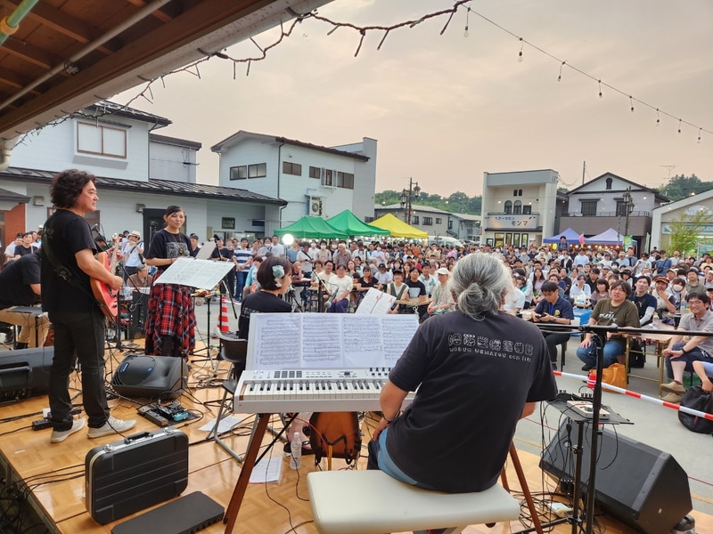 （2024年7月）観光PR事業の一環として行なわれた一関市千厩町での植松氏「せんまや夜市」出演時の様子