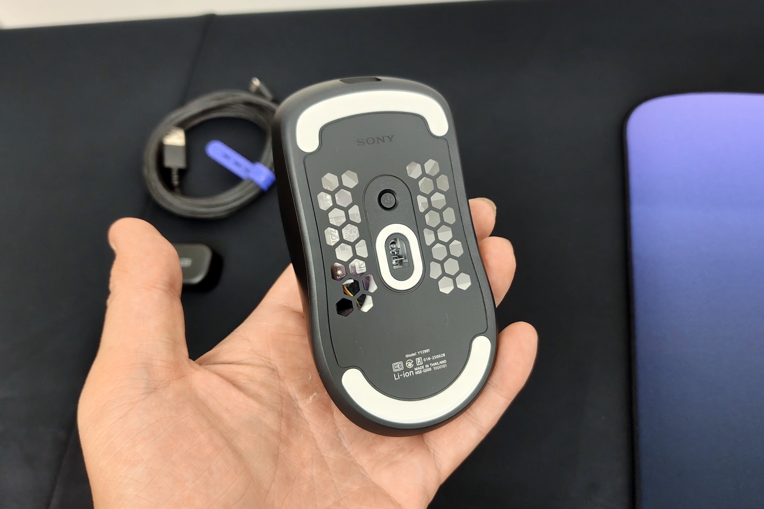 底面部。軽量化のために一部が肉抜きされている