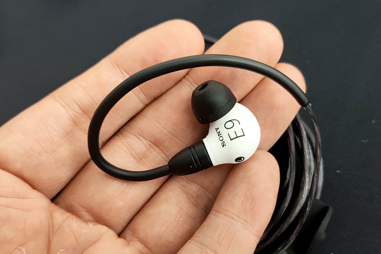 手で持ってみるとかなり軽い