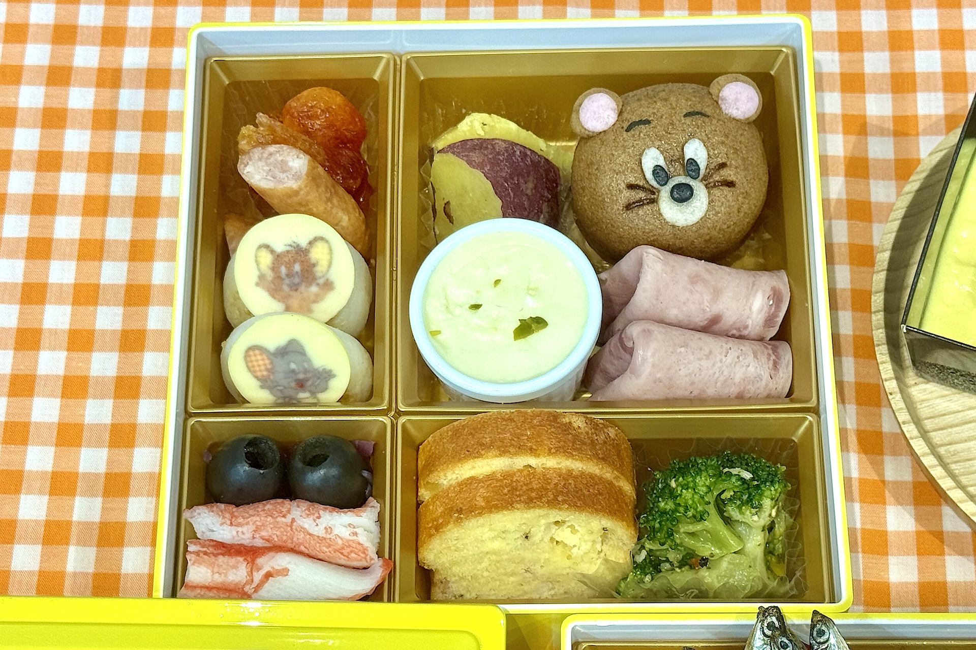 二の重：洋のにぎわい重