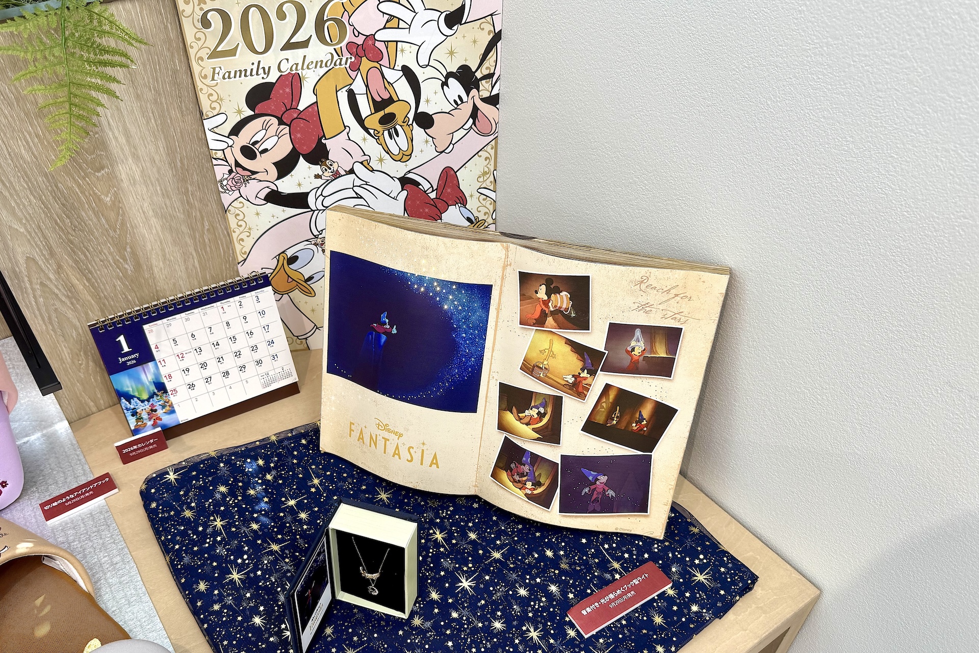 ベルメゾンで取り扱いのある今回のおせちに関連するキャラクターグッズも展示されていた