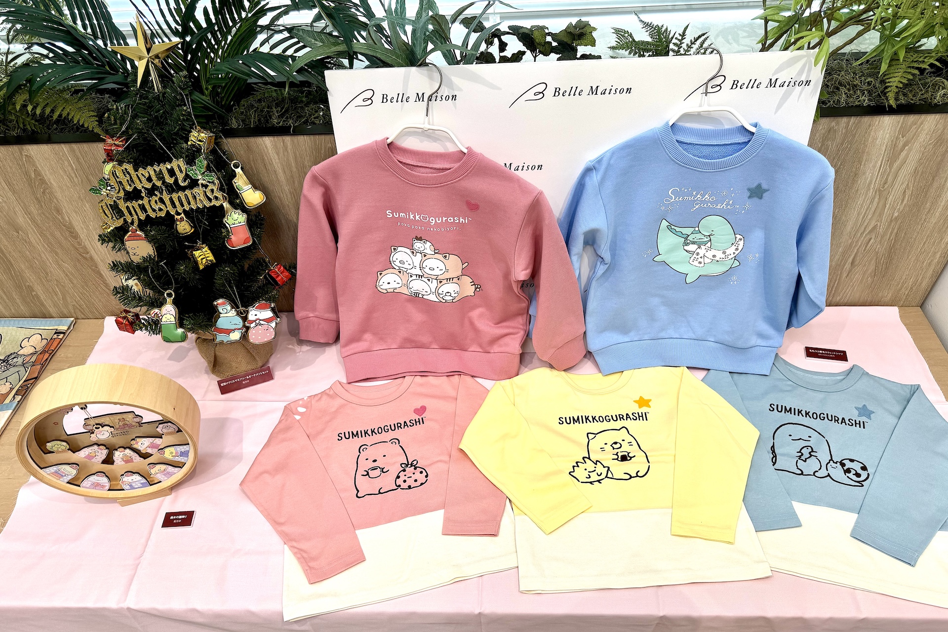 ベルメゾンで取り扱いのある今回のおせちに関連するキャラクターグッズも展示されていた