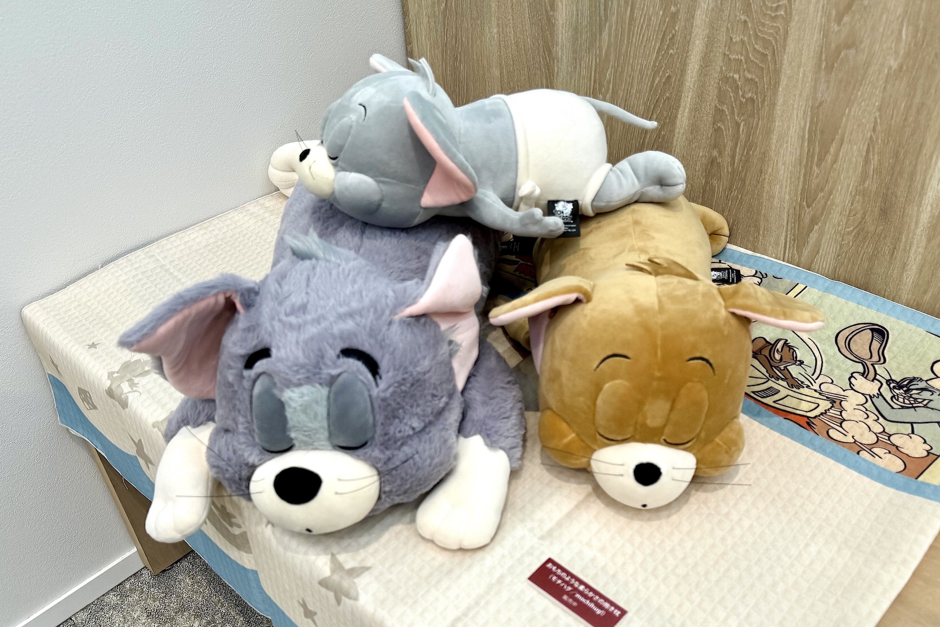 ベルメゾンで取り扱いのある今回のおせちに関連するキャラクターグッズも展示されていた