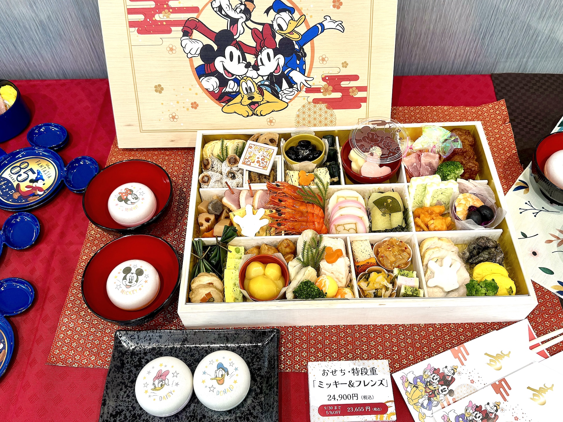 おせち・特段重「ミッキー&フレンズ」 価格：24,900円