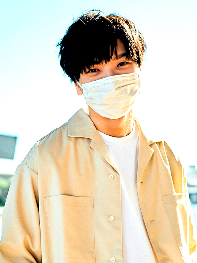 ポッキー⽒。YouTube チャンネル「ポッキー」の登録者数が370万⼈を超え、動画の総アクセス回数が40億回を突破した⼈気動画クリエイター