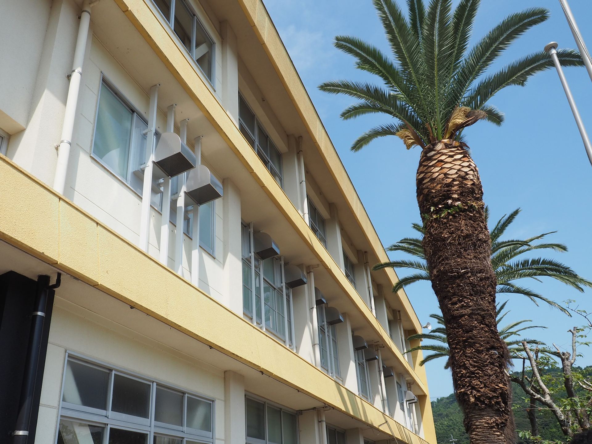 排気用のダクトが、各サーバー室に4つずつ設けられている