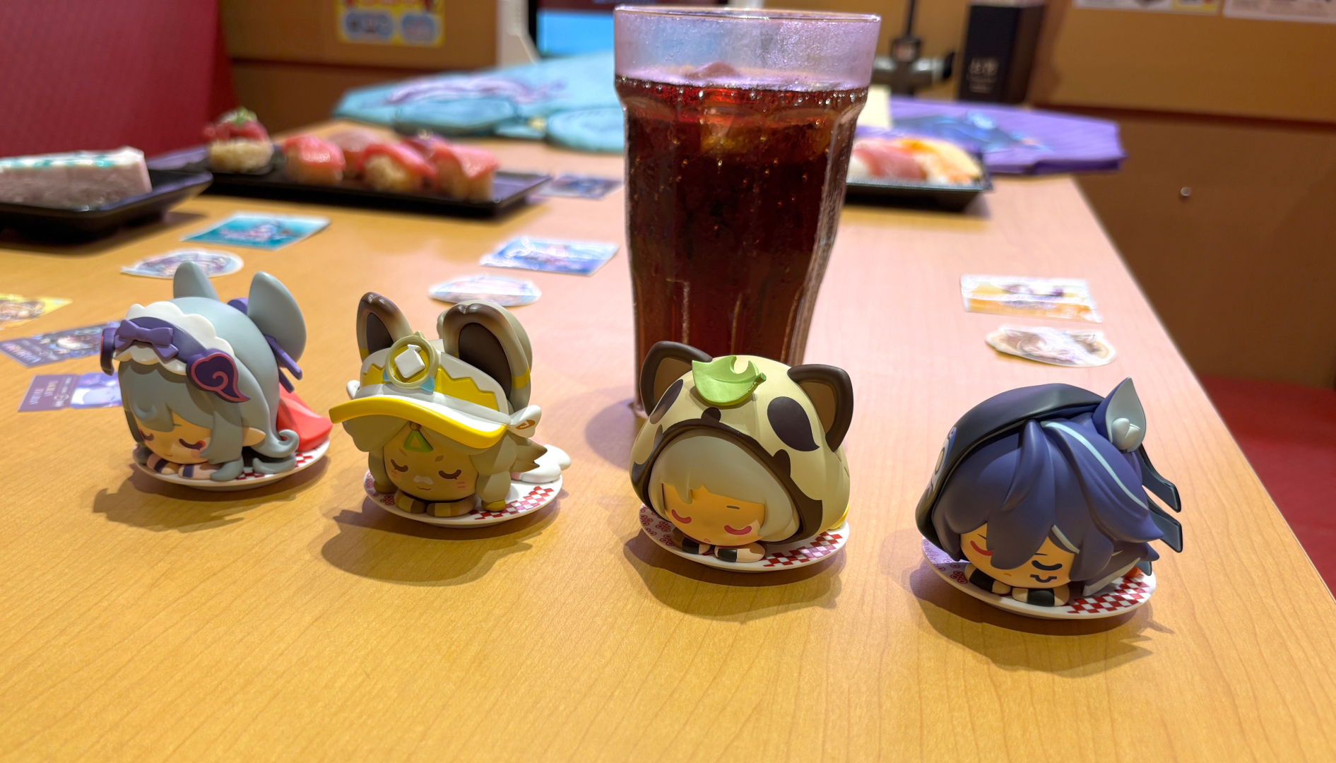 「観月の宴 原神コラボ限定ミニフィギュア付き ソフトドリンク」のミニフィギュア（価格：1,400円～）