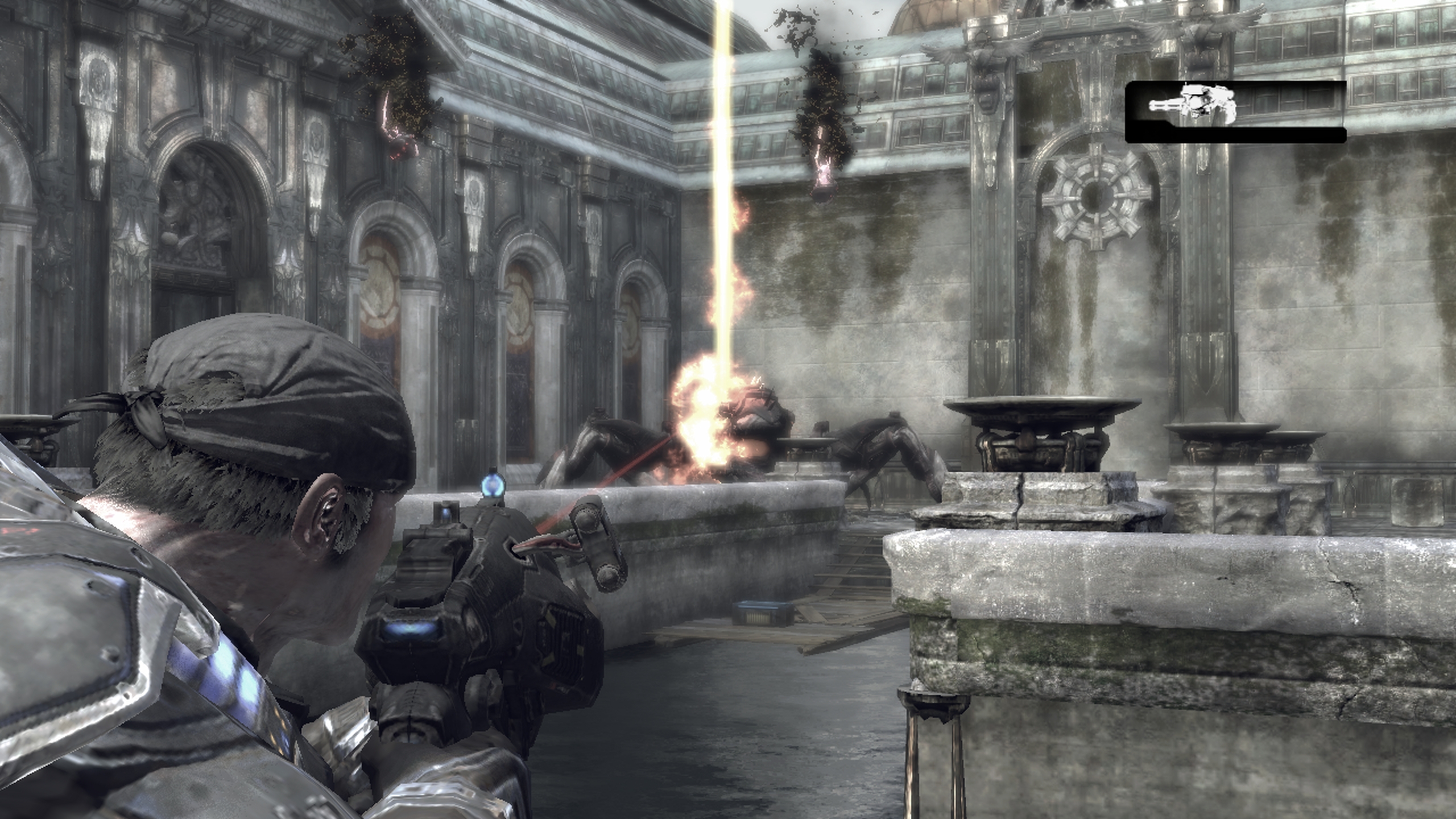 上がオリジナル版で、下がリマスター版。レーザー兵器「ドーンハンマー」のエフェクトが派手に、音響も重厚感が増したため、迫力満点の戦闘が楽しめるように