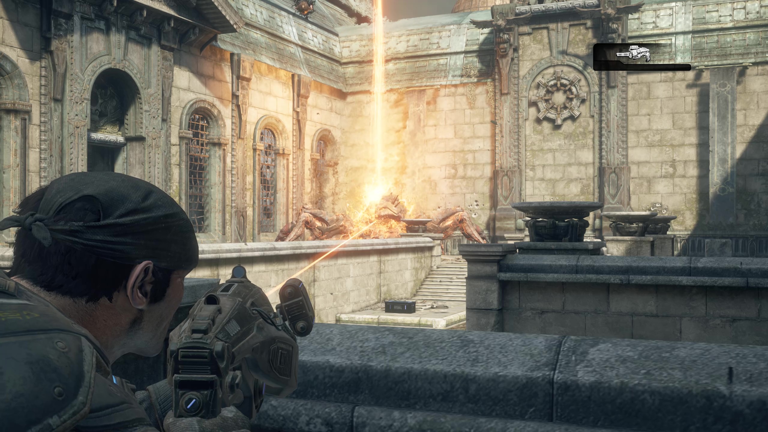 上がオリジナル版で、下がリマスター版。レーザー兵器「ドーンハンマー」のエフェクトが派手に、音響も重厚感が増したため、迫力満点の戦闘が楽しめるように