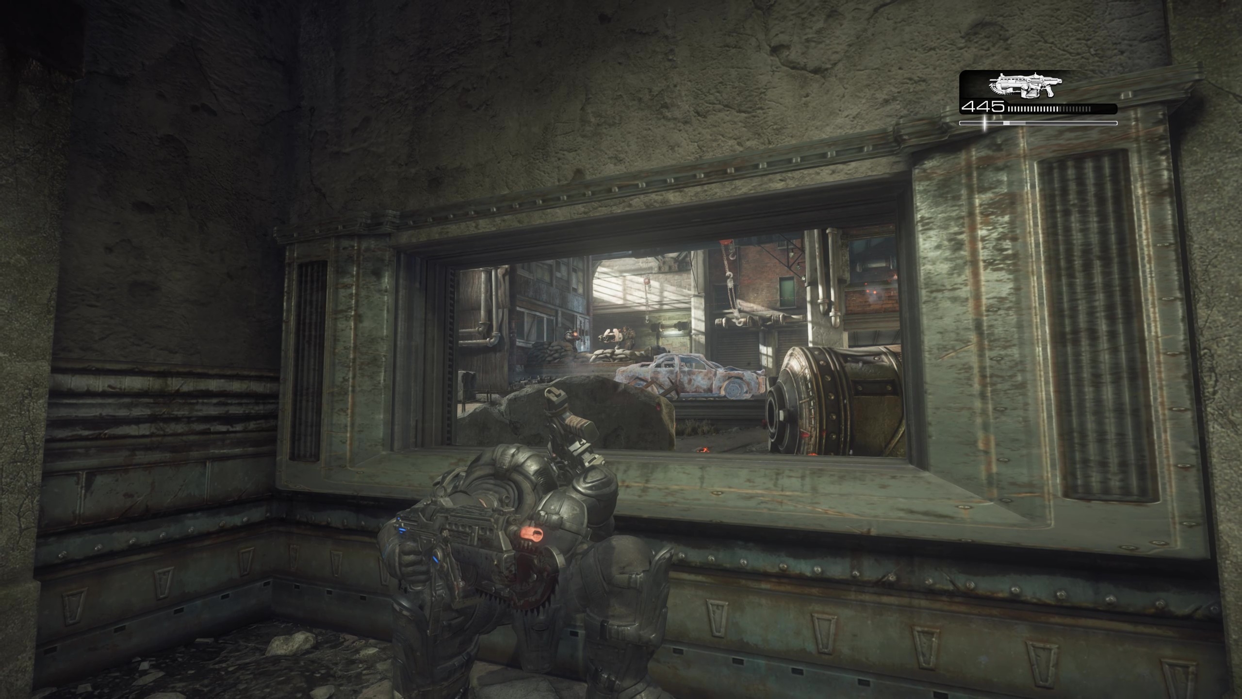 銃弾がハチのように飛び交う過酷な戦場。自身の生存率を上げるためには、遮蔽物に隠れることが不可欠だ