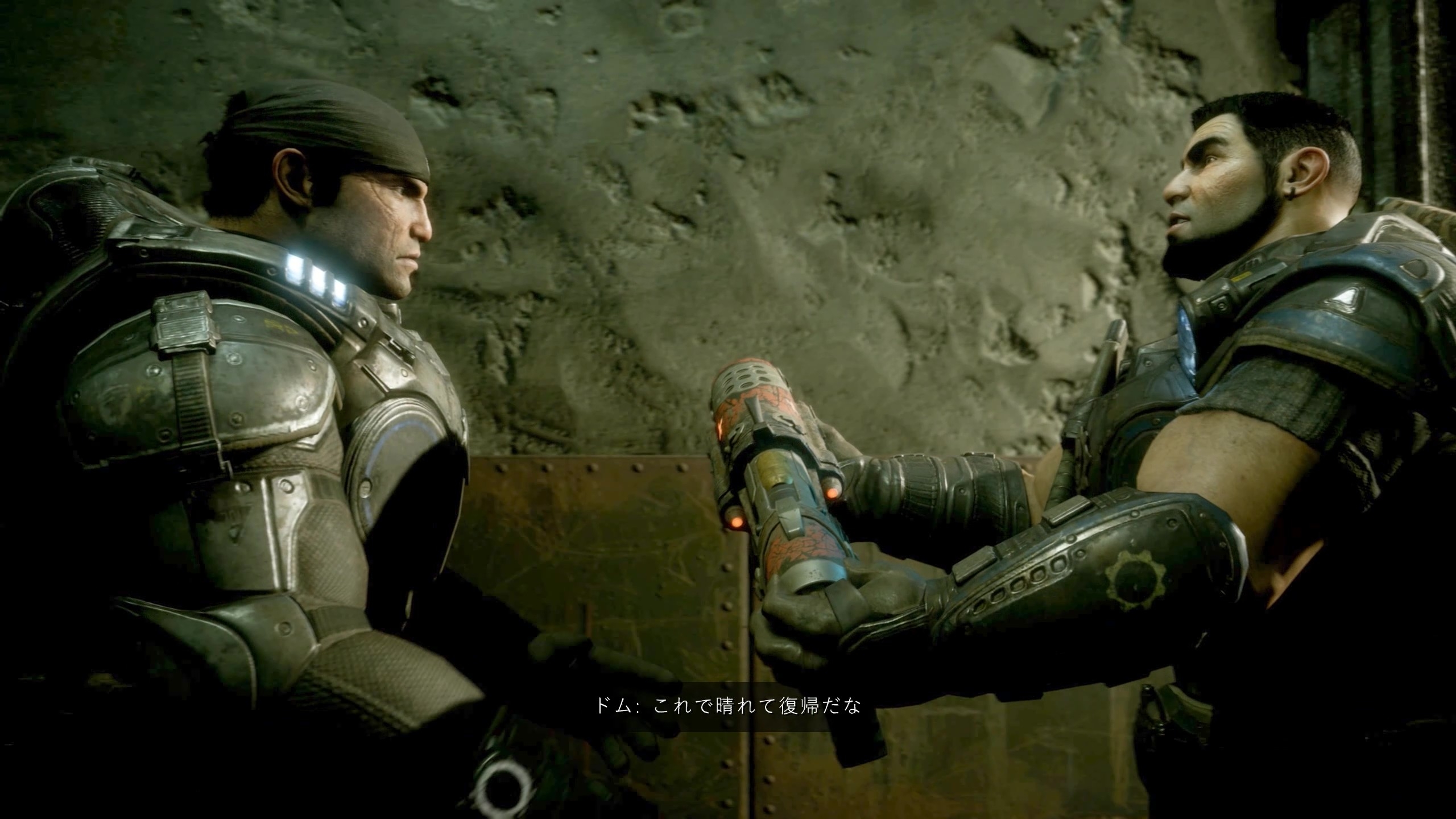 左の人物がマーカス・フェニックス軍曹。戦争犯罪者として刑務所に収監されていたが、COGのローカストせん滅作戦に参加することになる