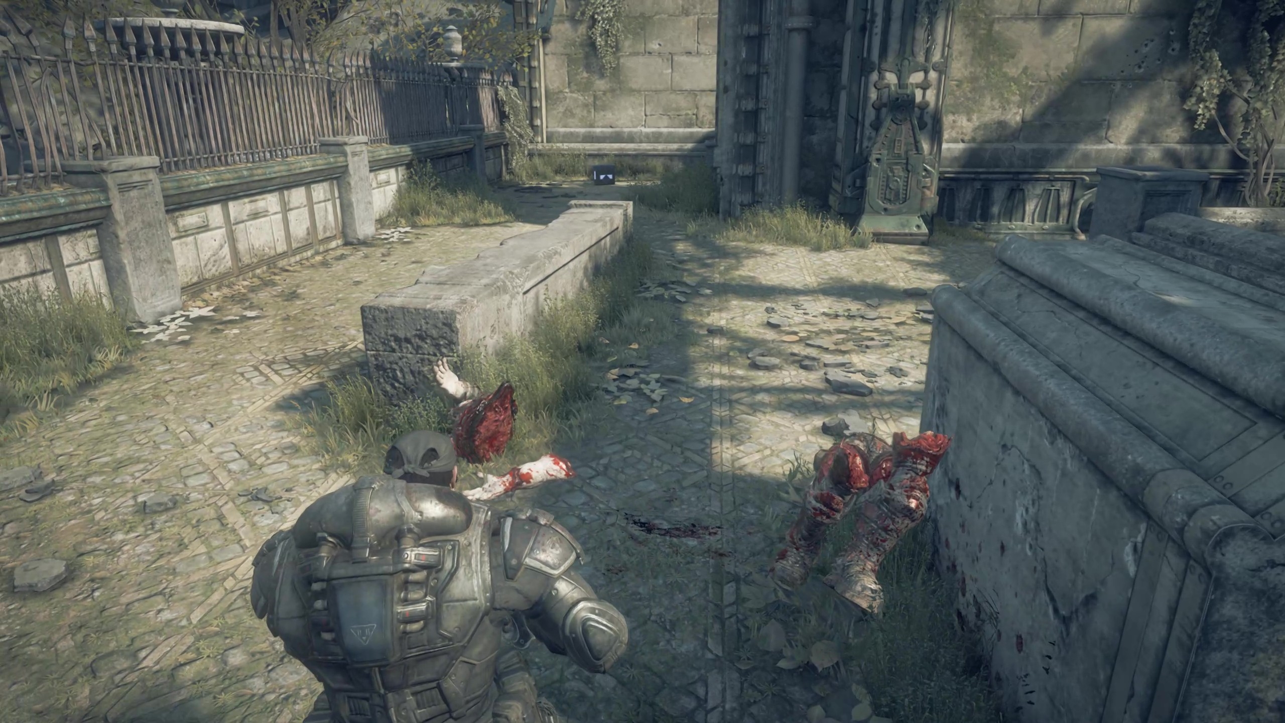 上は国内向けのオリジナル版で、下はリマスター版。オリジナル版の切断面は黒く塗りつぶされているのに対し、リマスター版の切断面は無規制の状態だった