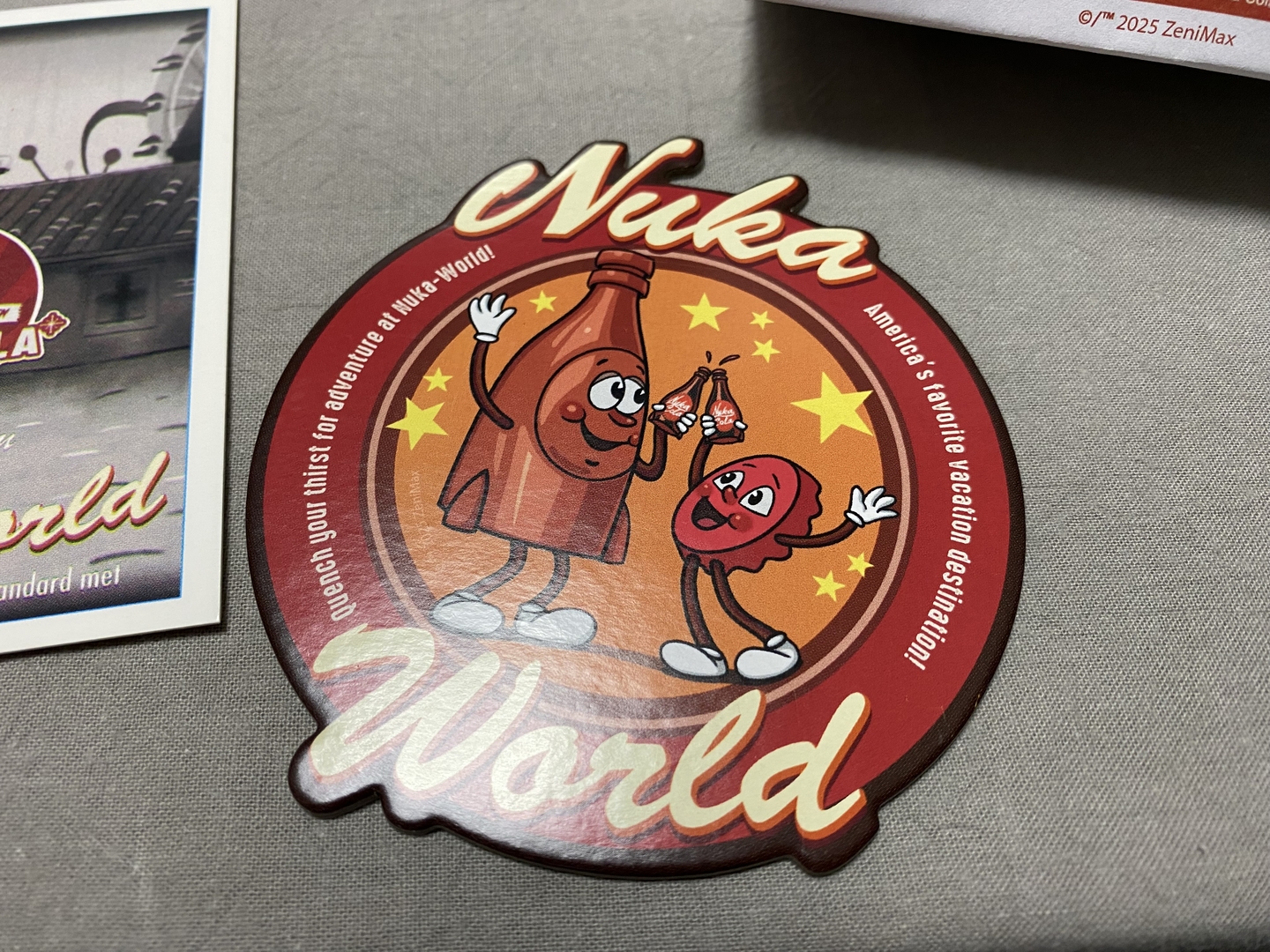 キャッピーとボトルが描かれたコースター