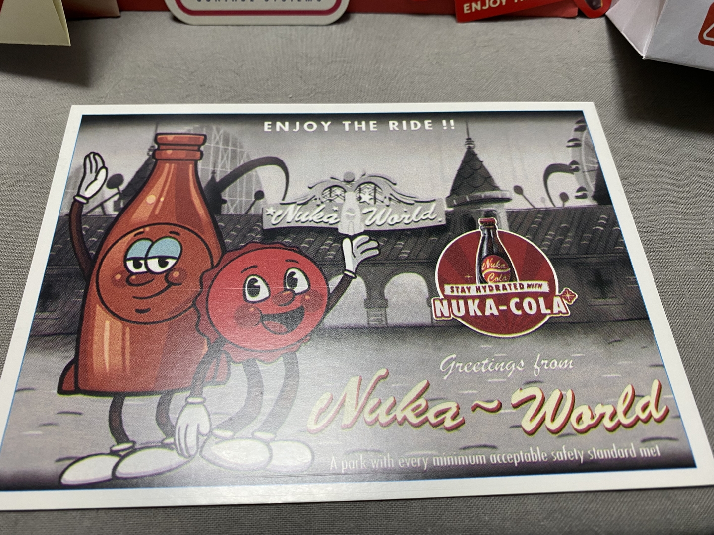 ポストカード。こちらにも「最低限度の安全基準を満たしたパーク」との記述がある